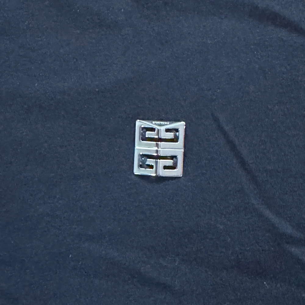 GIVENCHY BNWT Tee w/4G Emblem, Draped Back in Black Silver Size M - Picture 5 of 10